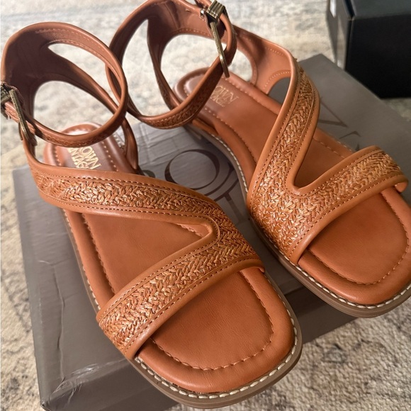 NWT Crown Vintage Taira Sandal in 9W - Picture 3 of 6